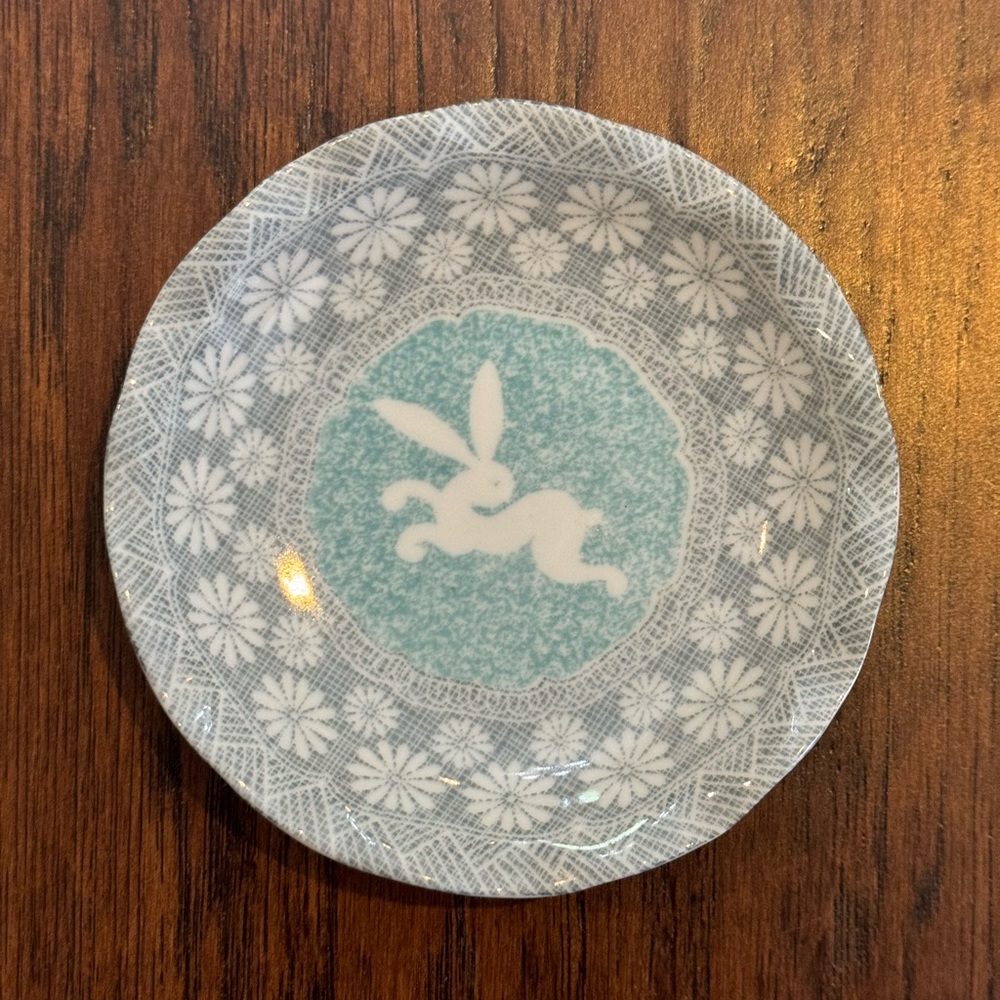 Vintage Bunny Rabbit Daisies Kotobuki JAPAN SMALL TRINKET DISH 4.75”